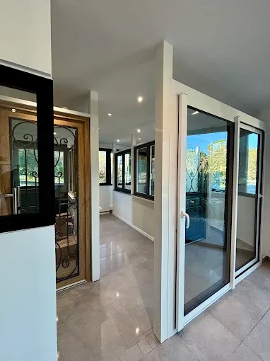 Façade du showroom de Baie Soleil Azur