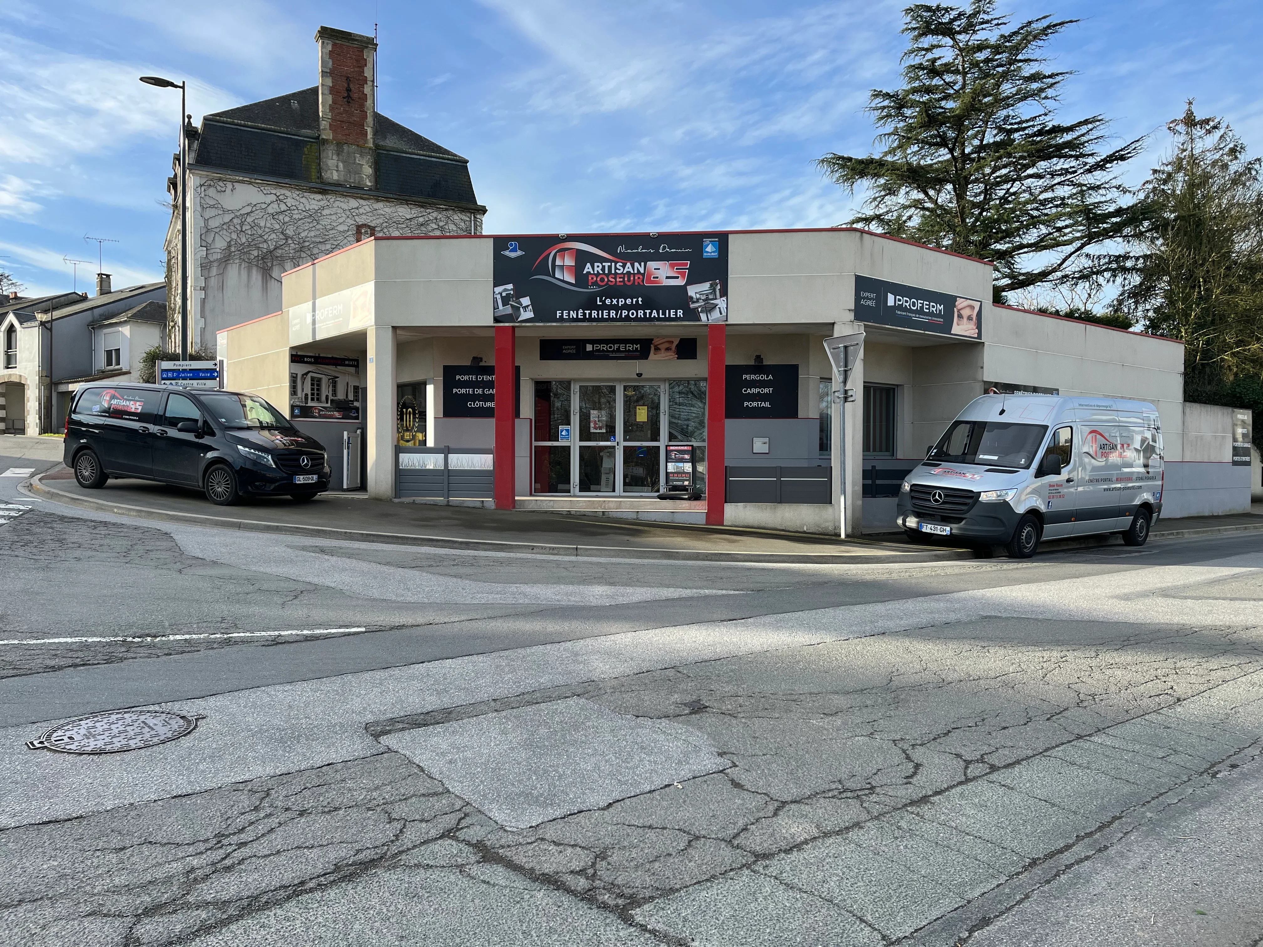 Façade du showroom de Artisan Poseur 85