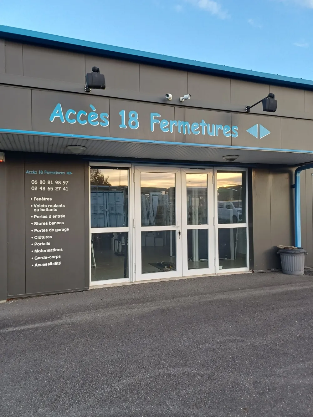 Façade du showroom de Accès 18 Fermetures