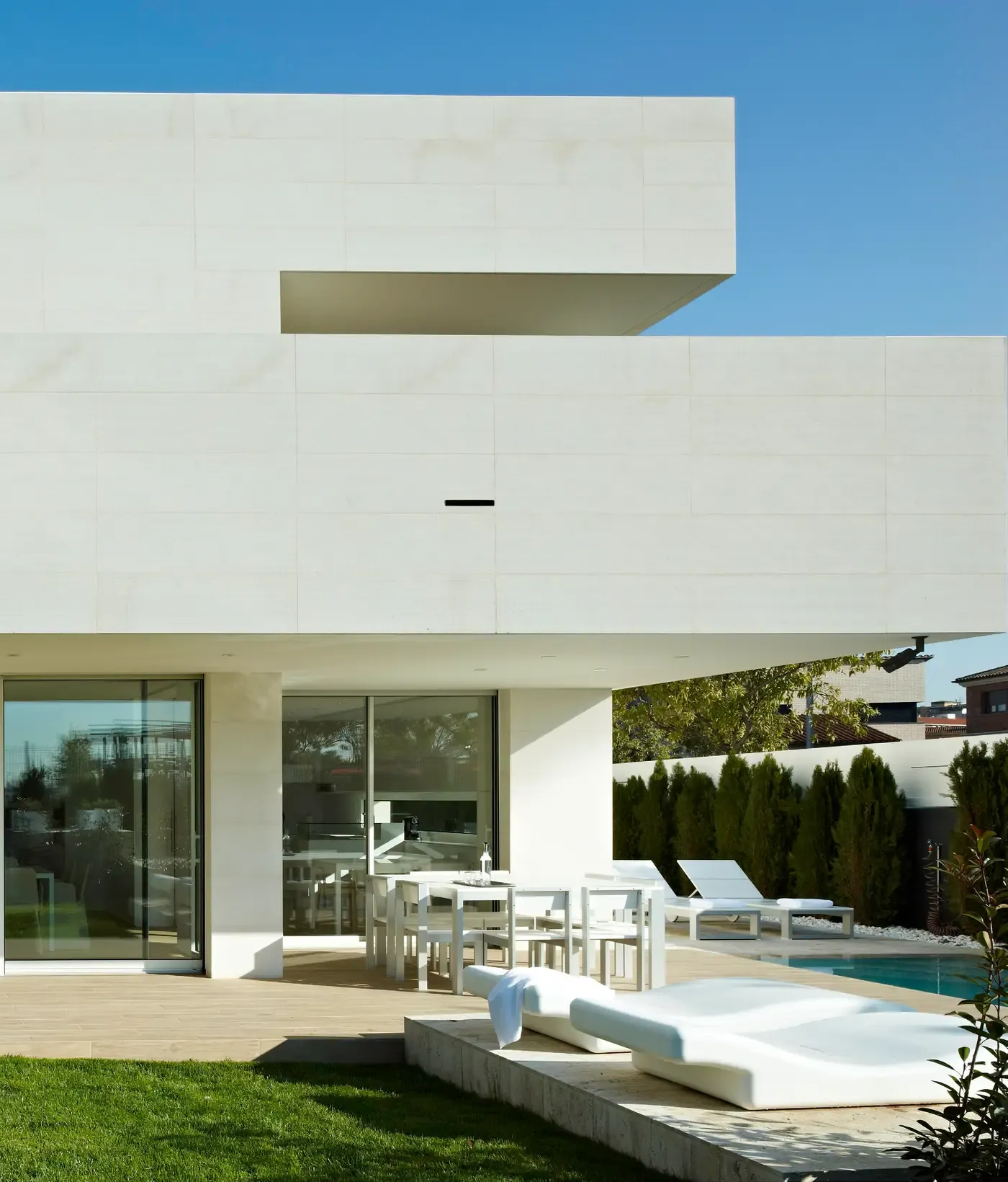 Villa contemporaine avec grand coulissant aluminium Luméal 55