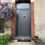 Porte d'entrée, modèle Chicorée, heurtoir fer cémenté, imposte et tierce, gamme HYBRIDE