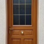 Porte d'entrée, modèle Anémone, bouton laiton, petits bois intégrés laiton, chêne doré, gamme PERFORM