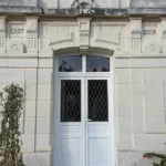 Porte d'entrée, modèle Iris, deux vantaux, grille Alpes, imposte, gamme PERFORM