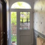 Porte d'entrée, modèle Iris, grille Castille, gamme PERFORM, tierce et imposte avec coin mouchoir